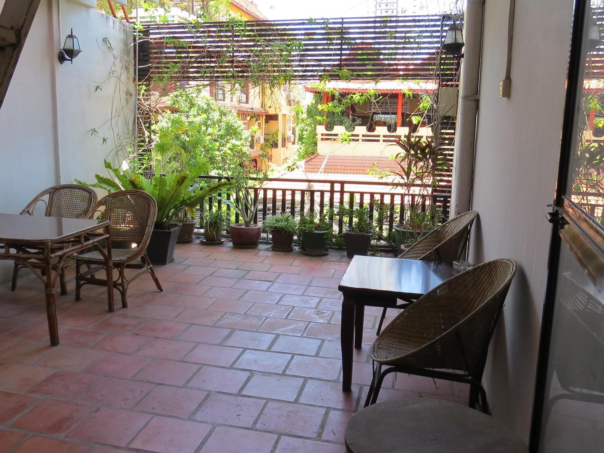 Goldie Guesthouse Phnom Penh Extérieur photo