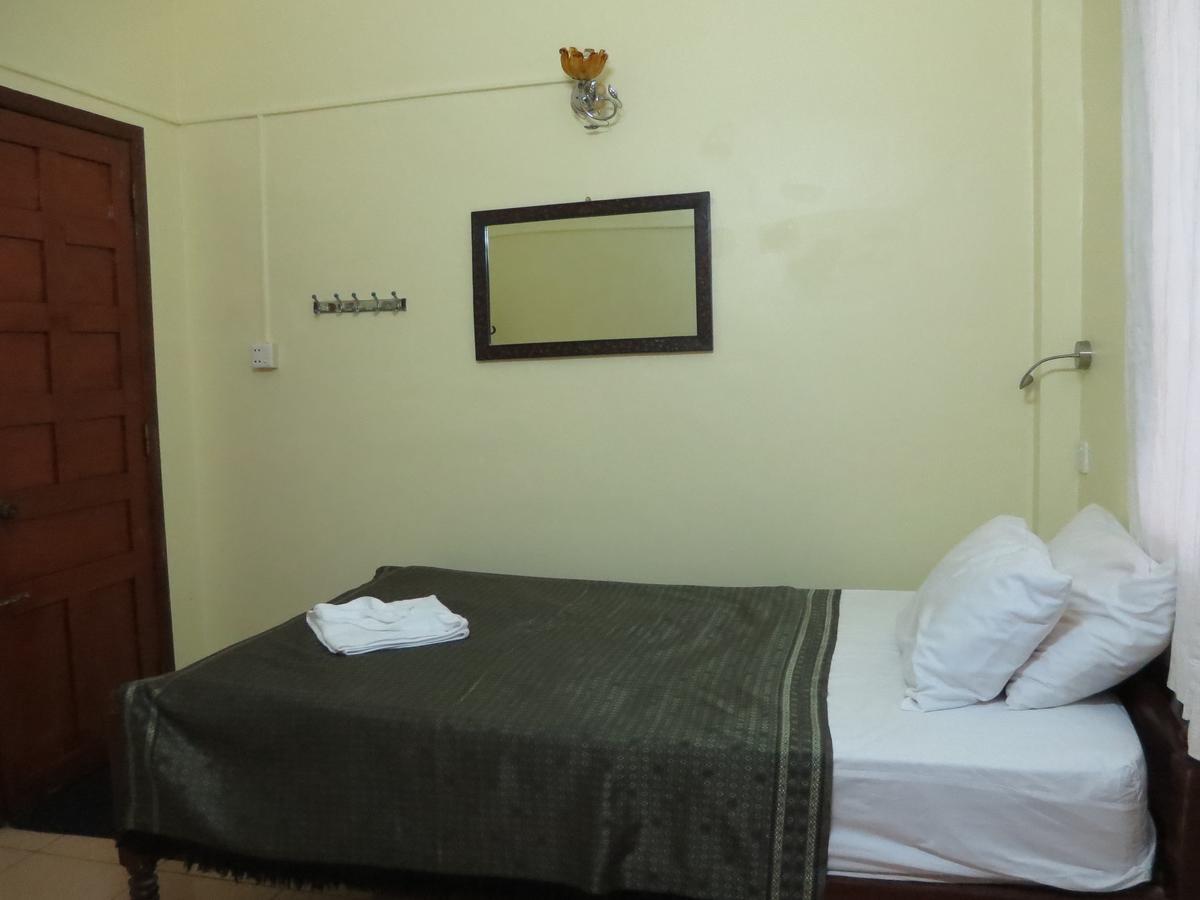 Goldie Guesthouse Phnom Penh Extérieur photo