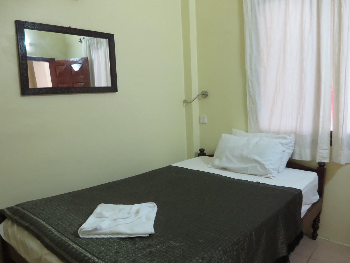 Goldie Guesthouse Phnom Penh Extérieur photo
