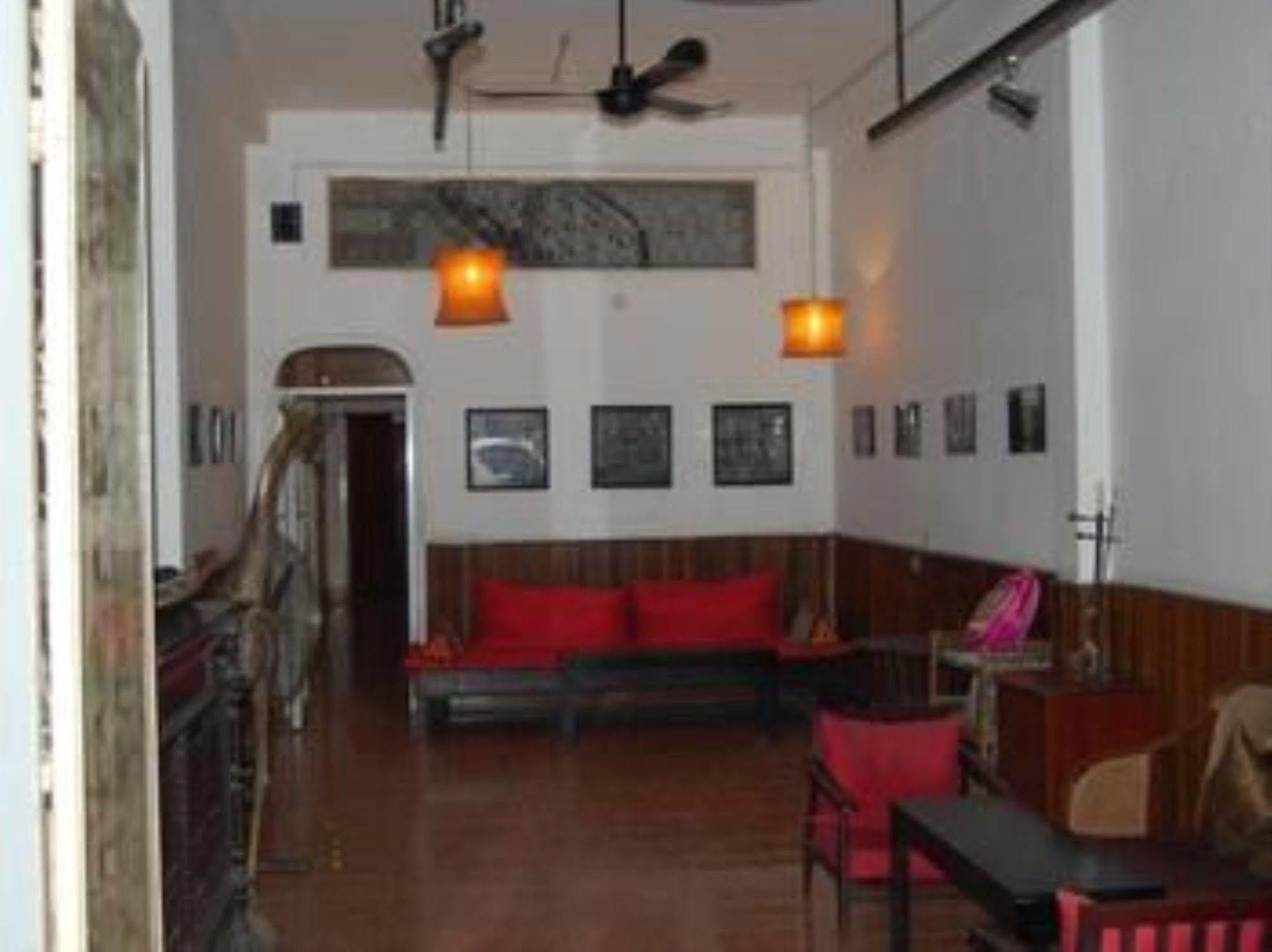 Goldie Guesthouse Phnom Penh Extérieur photo