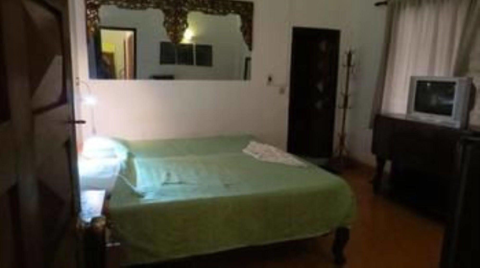 Goldie Guesthouse Phnom Penh Extérieur photo