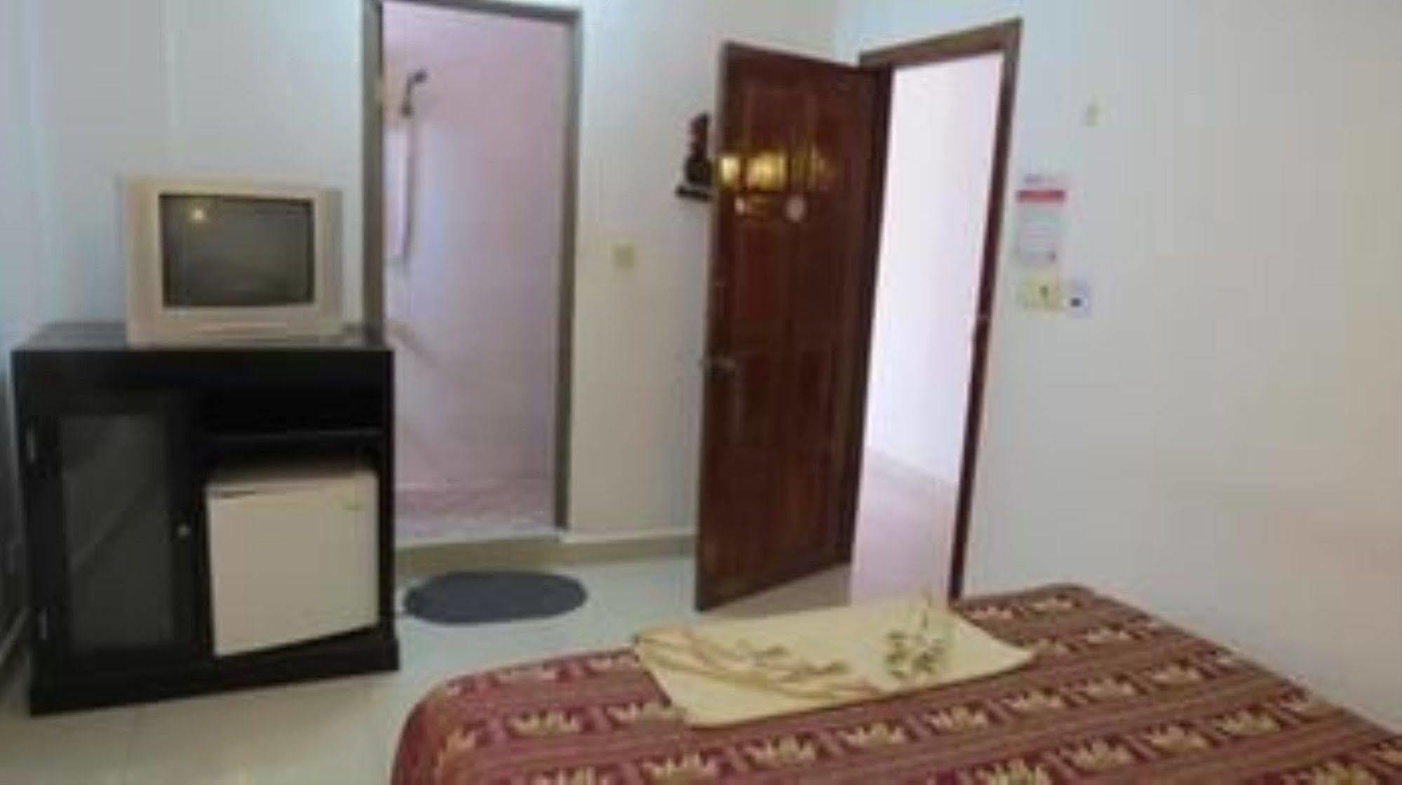 Goldie Guesthouse Phnom Penh Extérieur photo