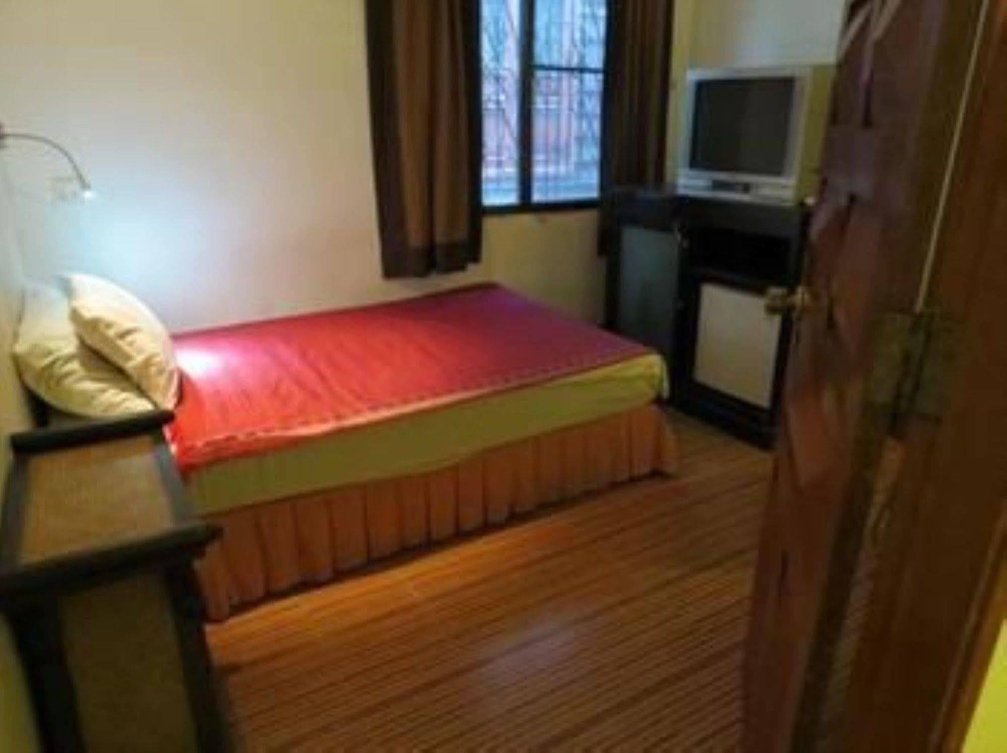 Goldie Guesthouse Phnom Penh Extérieur photo